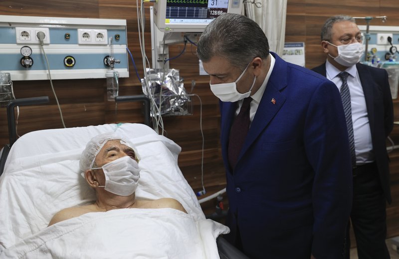 70-vjeçari nxirret i gjallë nga rrënojat pas tërmetit në Turqi