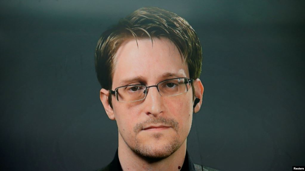 Snowden aplikon për shtetësinë ruse, por do ta mbajë edhe atë amerikane