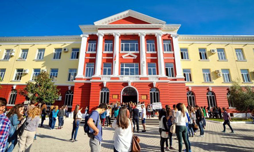 Sot në Shqipëri nis viti i ri akademik, por mësimi do të zhvillohet online