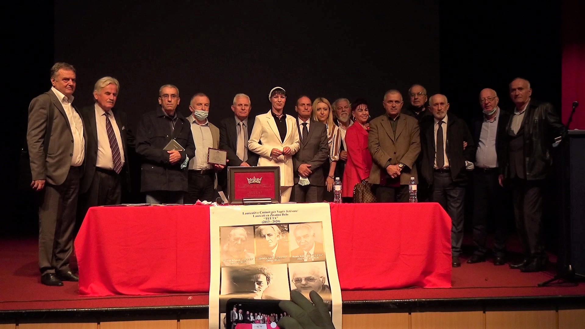 Përfundoi edicioni i 8-të i “Muzave të Alpeve”, çmimi “TEUTA” i shkon  Xhevahir Spahiut