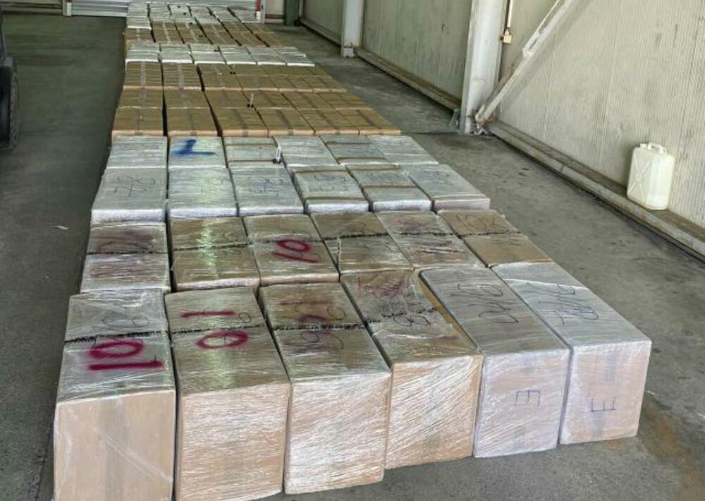 Kapet mbi 2 ton drogë në Malin e Zi në kamionin me targa shqiptare