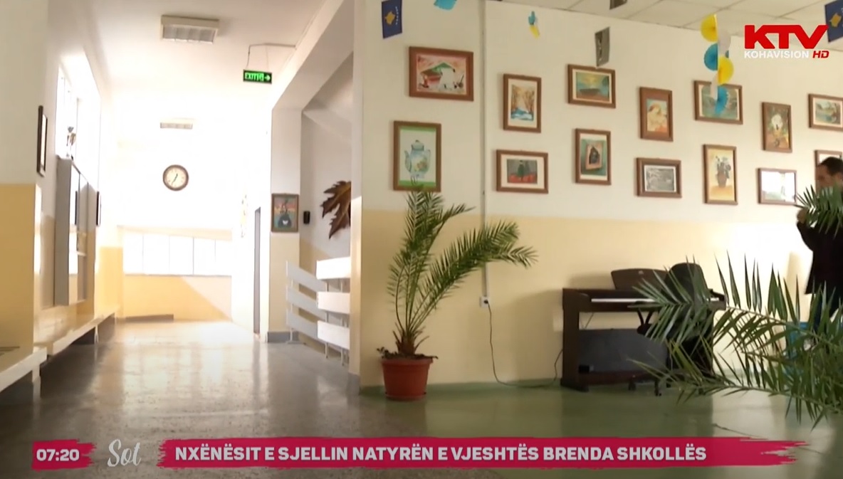 Nxënësit e sjellin natyrën e vjeshtës brenda shkollës