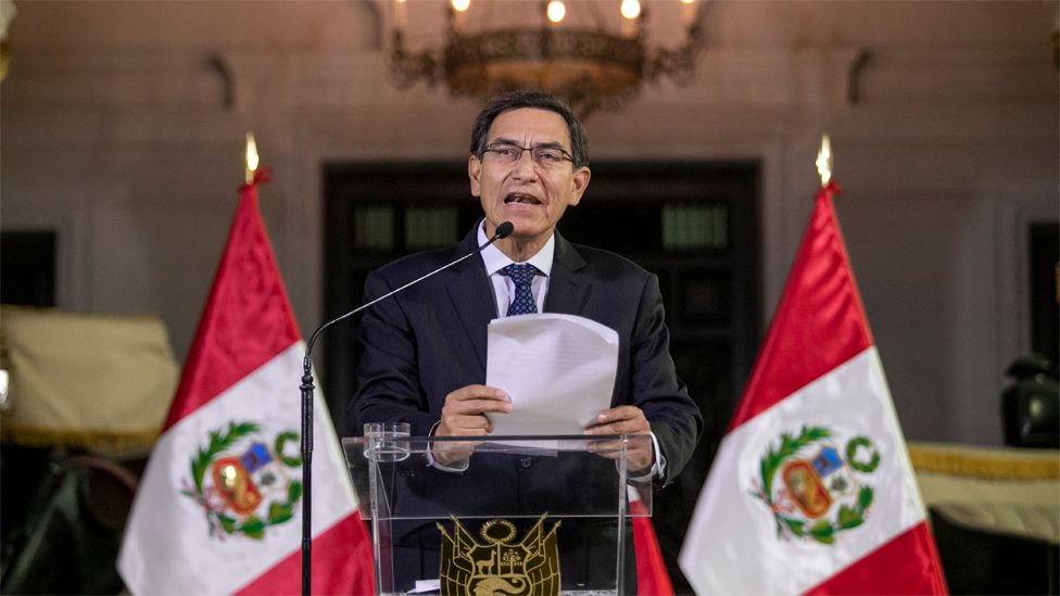 Shkarkimi i presidentit Vizcarra nxit tensione në Peru