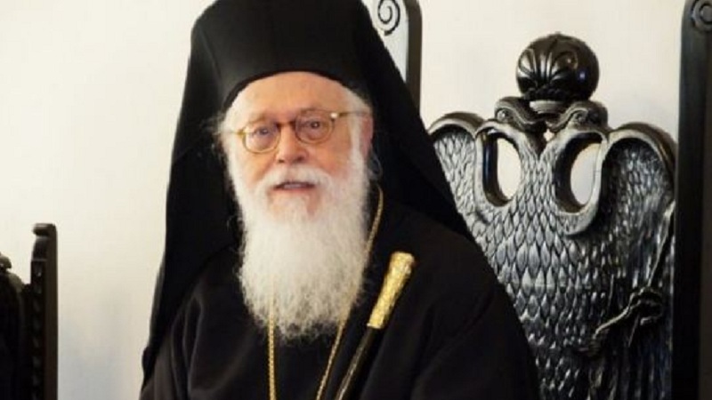 Kryepeshkopi Janullatos në gjendje të rënduar me Covid-19, niset me urgjencë drejt Athinës