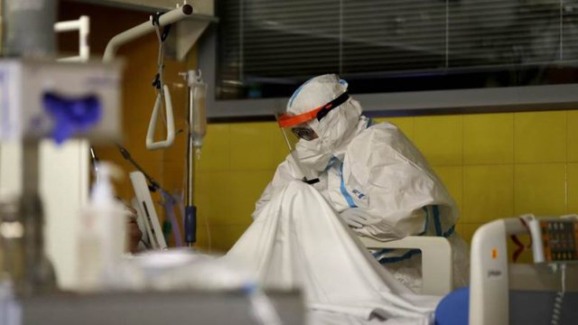 Mbretëria e Bashkuar, shteti i parë europian që ka 50 mijë viktima nga koronavirusi