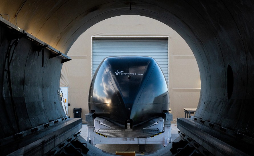 Treni, që mund të arrijë shpejtësi 965 km/h, e kryen udhëtimin e parë me pasagjerë