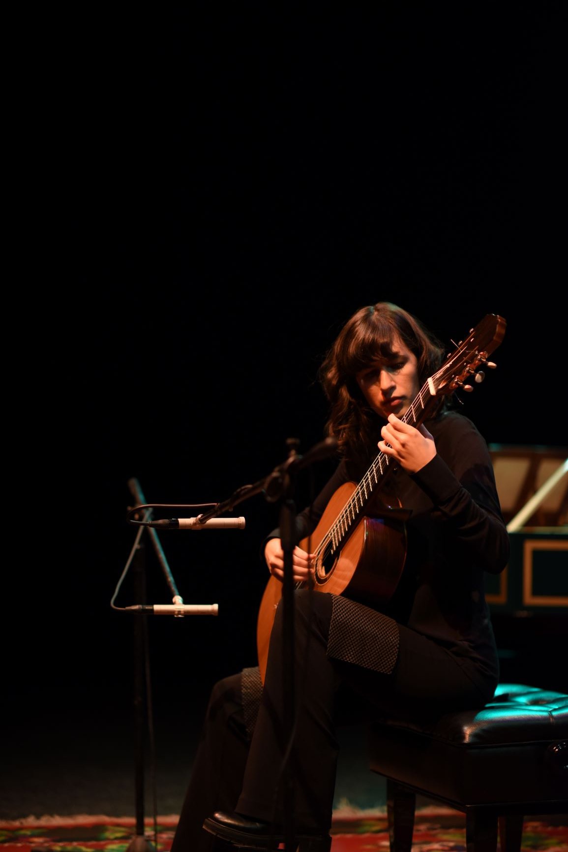Der Gitarrist, der die Geschichte mit Zeichnungen fortsetzt, wenn die