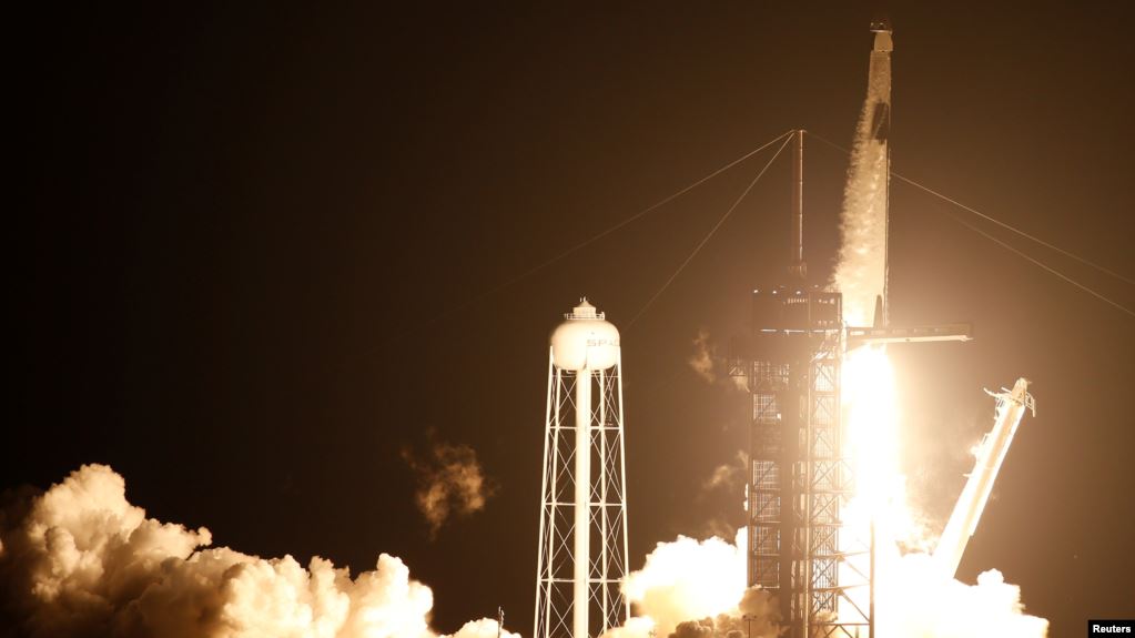 SpaceX nisi me sukses 4 astronautë për në stacionin e hapësirës