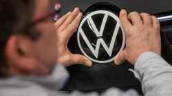 Volkswagen rrit investimet në lëvizjen elektrike