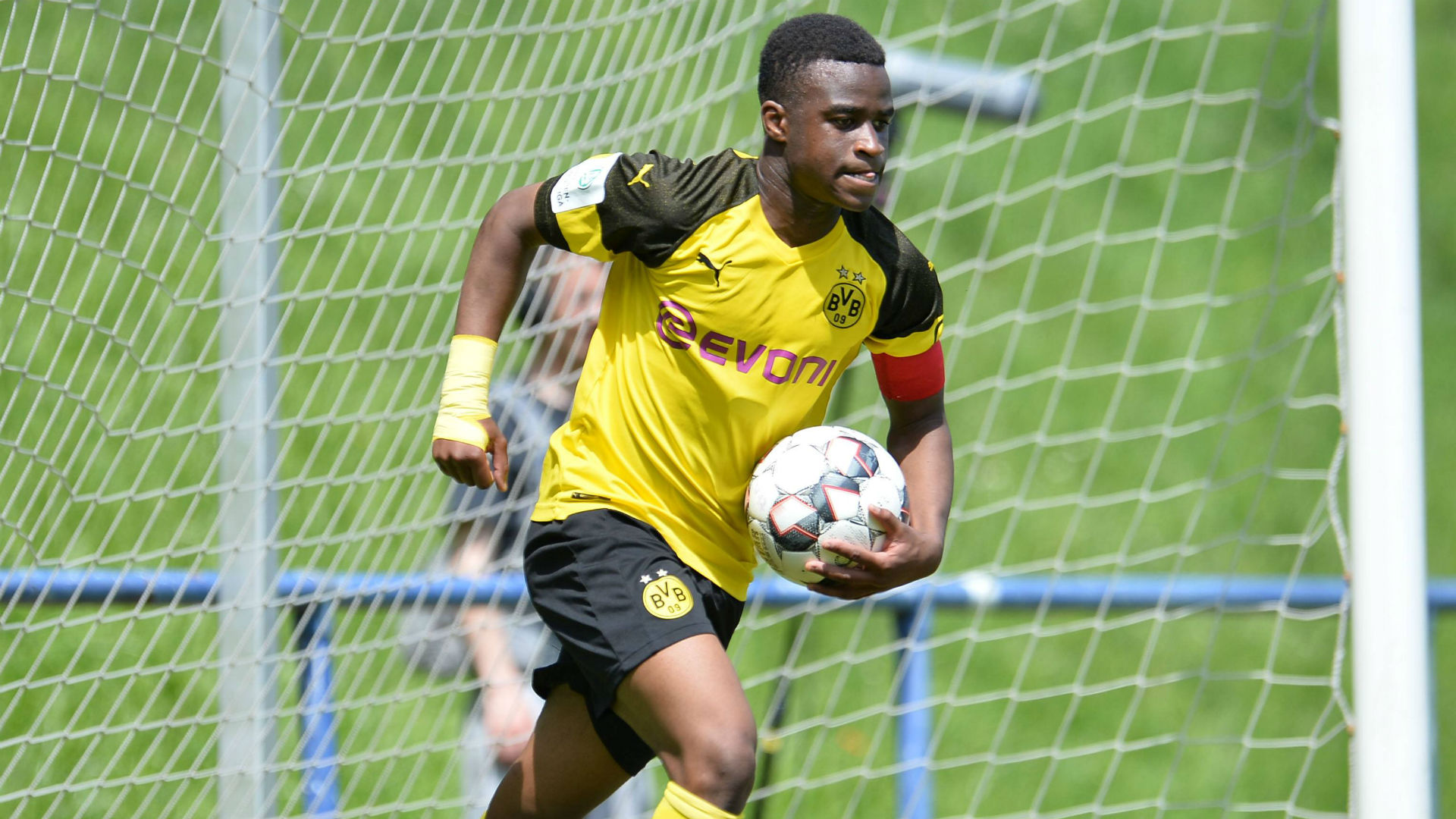 Moukoko, talenti i Dortmundit që pritet të hyjë në histori të Bundesligës