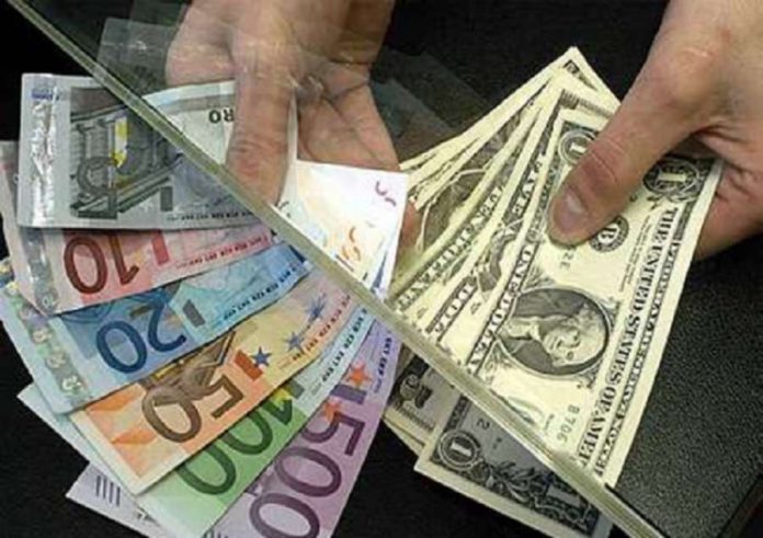 Leku forcon pozitat ndaj euros dhe dollarit amerikan