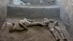 Gërmimet në Pompeo zbulojnë mbetjet e dy trupave, tregohen “biografitë” e tyre