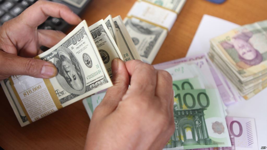 Leku forcon pozitat në raport me monedhat e huaja