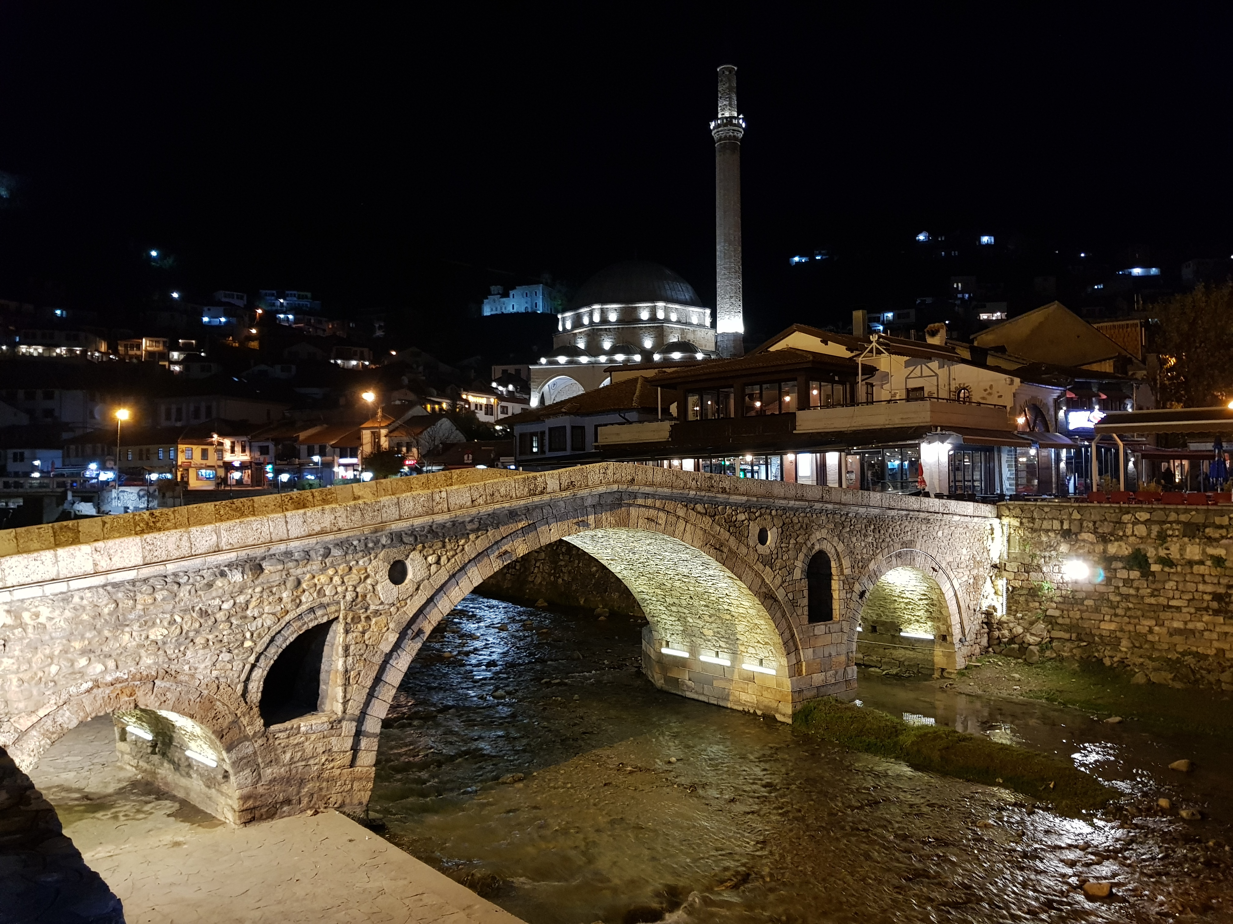 Ura e Gurit në Prizren shkëlqen edhe natën