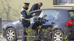 I hiqet dënimi personit që si i vetëm brenda veturës nuk bartte maskë