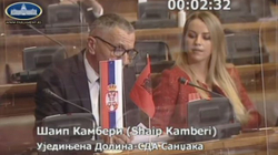 Kamberi vendos flamurin kombëtar në Kuvend të Serbisë, reagojnë Daçiqi e Bërnabiqi