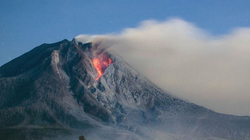 Shpërthim në një vullkan në Indonezi, autoritetet paralajmëruan banorët