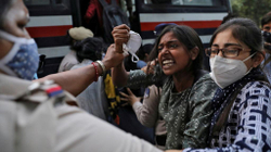 Protesta në Indi, dyshohet se një grua vdiq pas përdhunimit nga një grup
