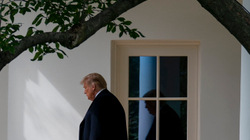 Shtëpia e Bardhë: Trumpi ka simptoma të lehta