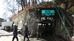 Mbi 100 minatorë të ngujuar në minierat e Trepçës dhe Artanës në kërkim të pagave