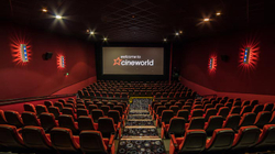 “Cineworld” paralajmëron mbylljen e kinemave, rrezikohen 45 mijë vende pune