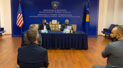 Ambasada Amerikane i dhuron MPB-së mjete mbrojtëse nga COVID-19