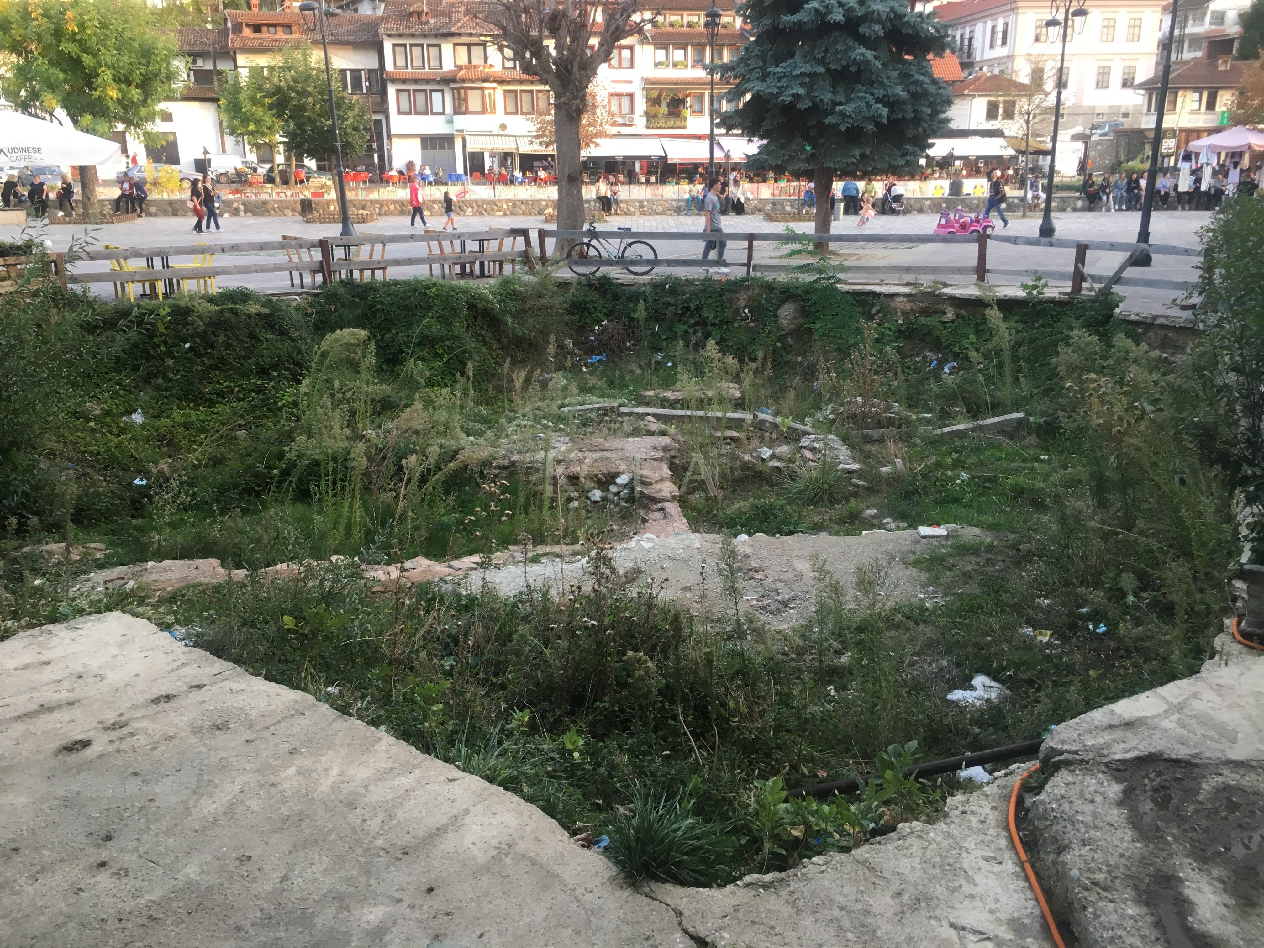Strukturat antike në Sheshin e Lidhjes në Prizren mbesin të harruara