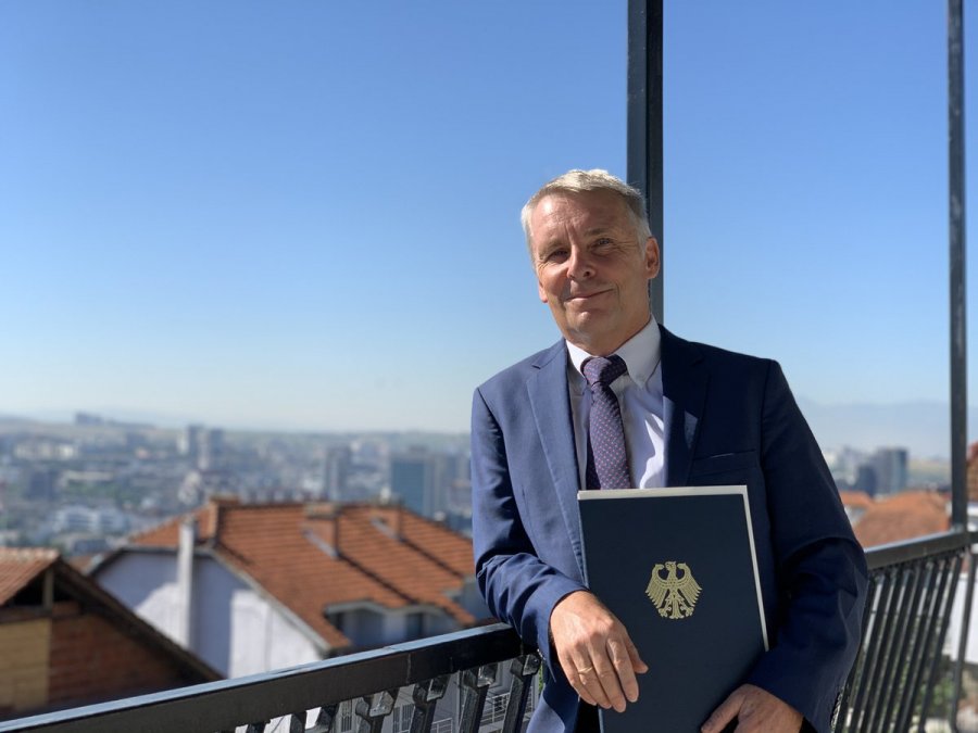 Ambasadori Rohde, i lumtur që kaloi në lexim të parë Projektligji për rimëkëmbje ekonomike