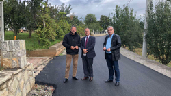 Filloi asfaltimin i disa rrugëve në fshatin Shkozë të Malishevës