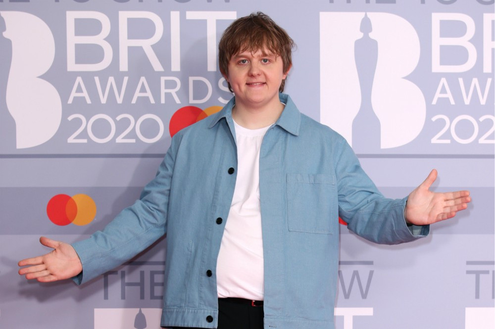 Lewis Capaldi shpërngulet në Londër për ta përfunduar albumit të ri