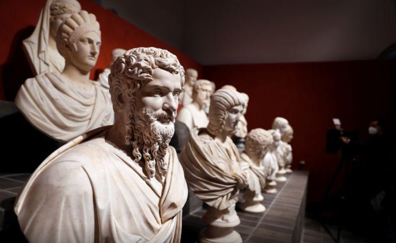 Statujat nga “Mermerët e Torlonias” janë shfaqur në një ekspozitë, e cila bën bashkë 96 skulptura të moçme që përfshijnë statuja bronzi, mermeri e alabasteri në Romë