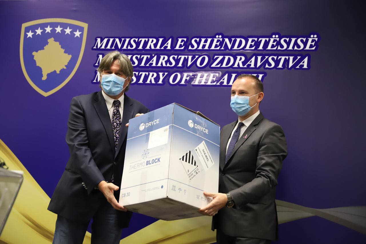 Kosovës i vjen një donacion prej 100 mijë testeve PCR