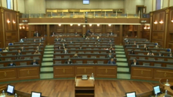 Sot mblidhet Kuvendi, Hoti në dy interpelanca
