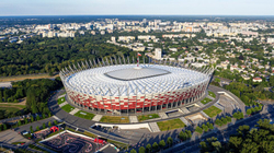 Polonia kthen stadiumin e futbollit në spital për të përballuar numrin e lartë të të infektuarve me COVID-19