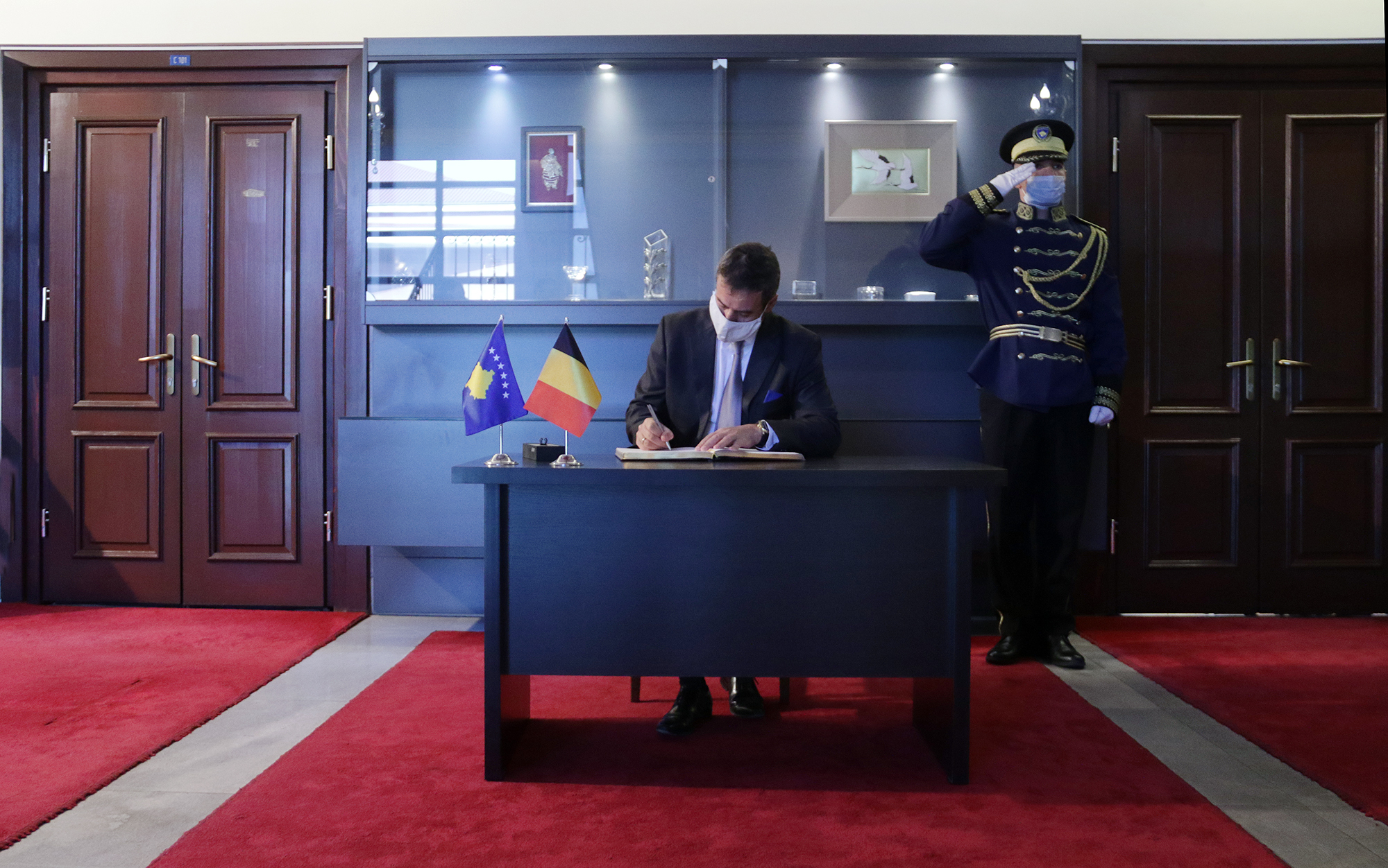 Thaçi pranon kredencialet nga ambasadori i Belgjikës, Frederic Maurice