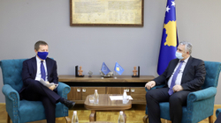 Veliu priti ambasadorin e BE-së në Kosovë, prioritet thekson luftimin e korrupsionit e të krimit
