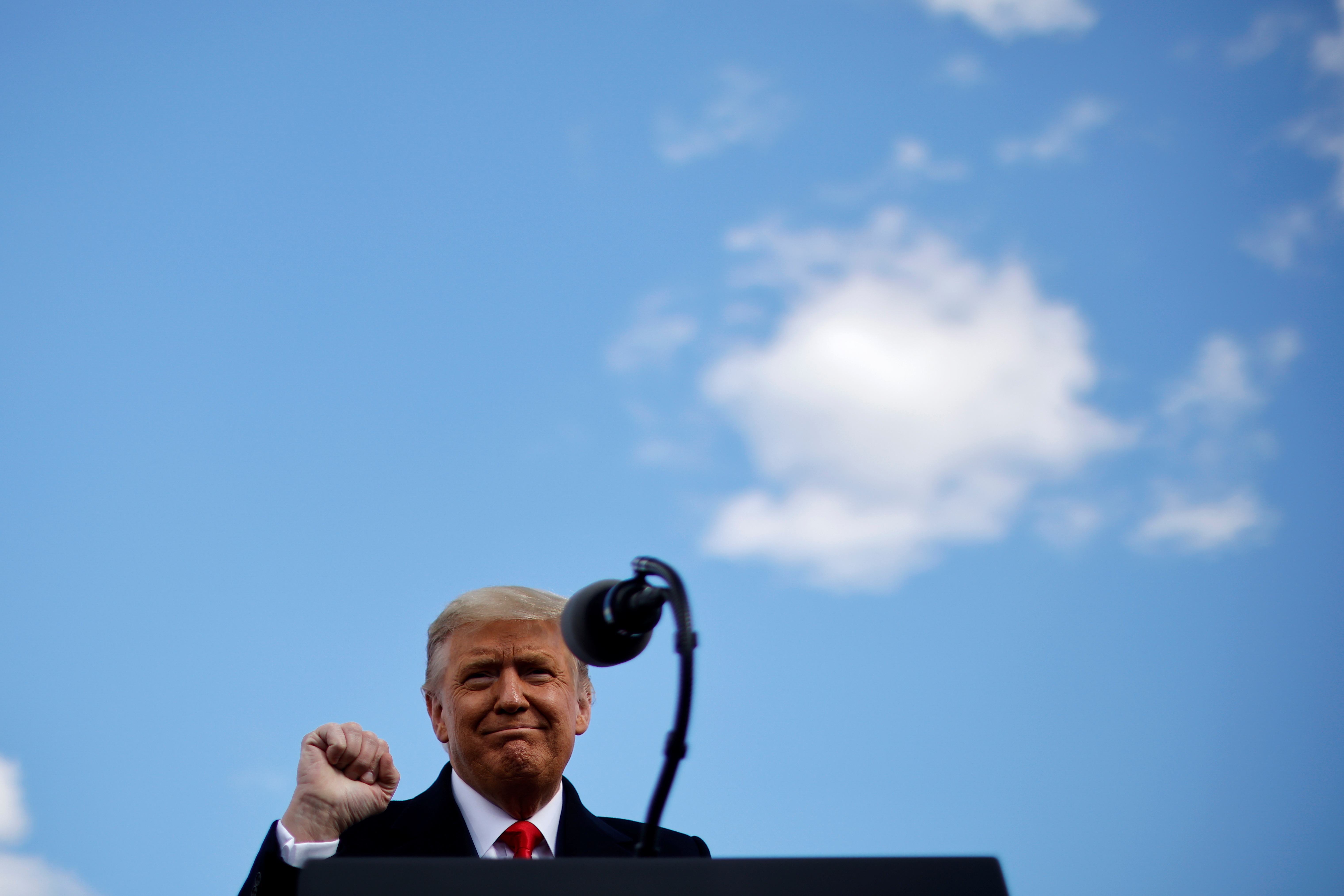 Në ditët e fundit të fushatës, Trumpi kritikon ata që po e luftojnë koronavirusin