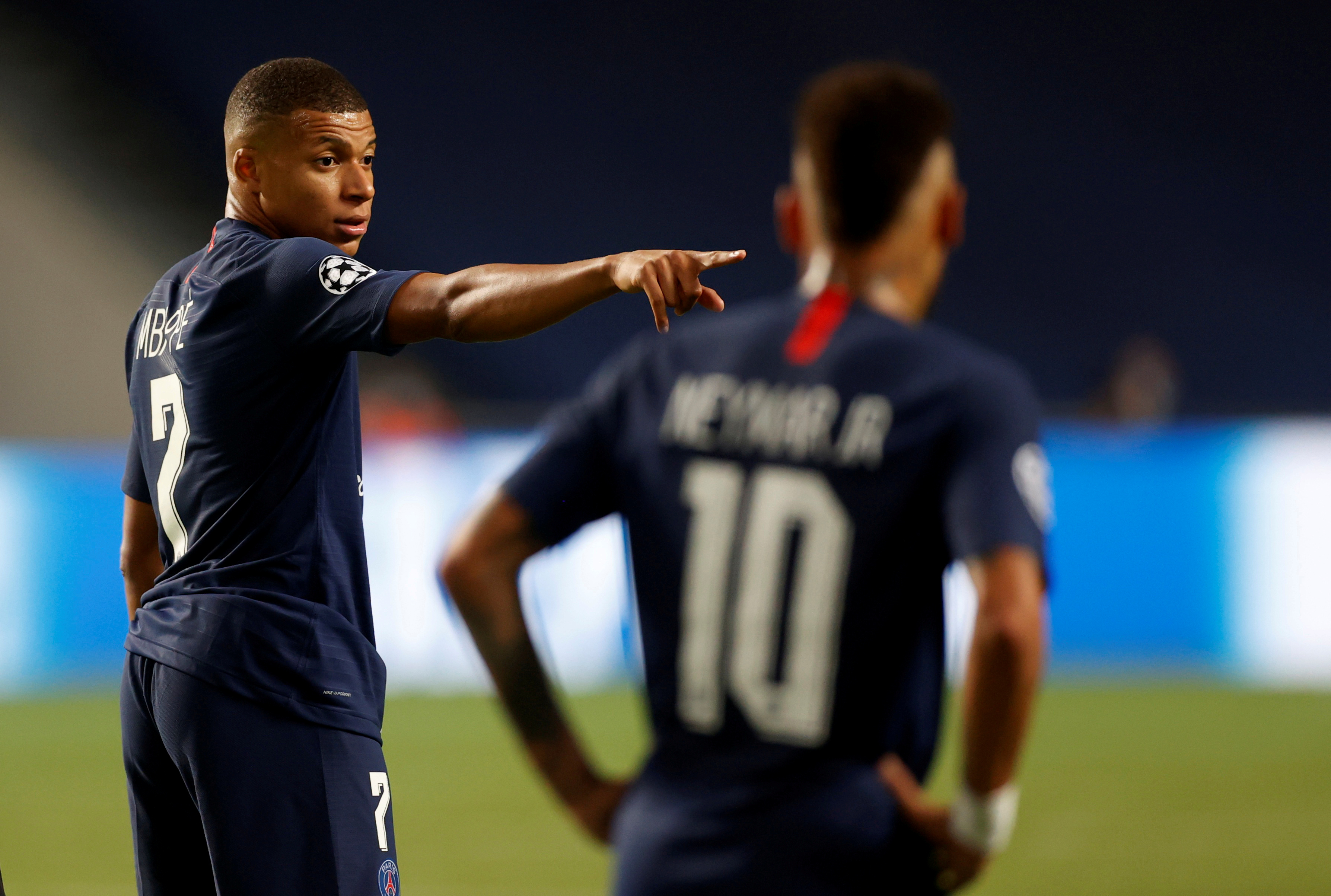 Tre lojtarë të PSG-së rezultojnë pozitivë me COVID-19