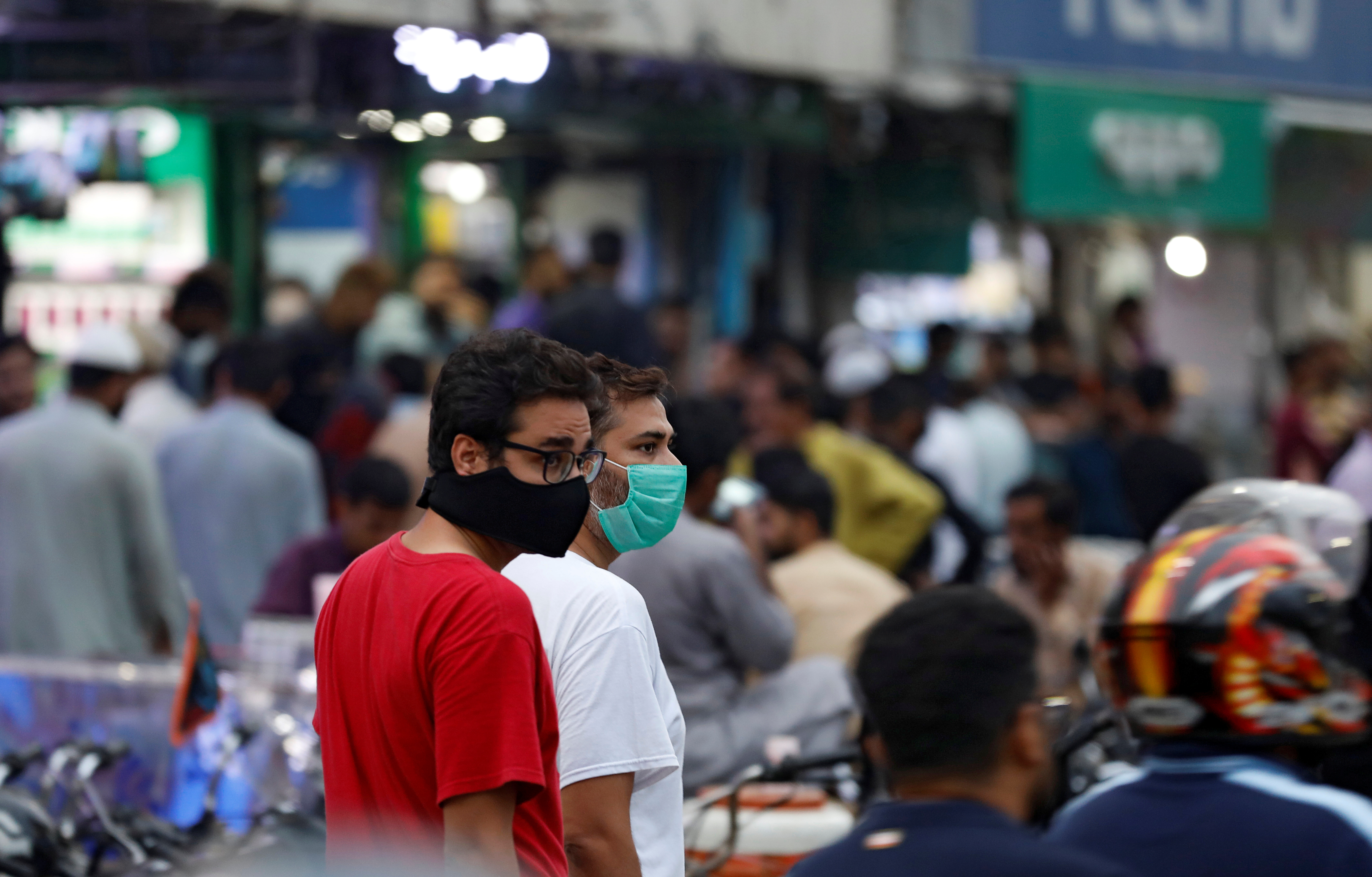 Bie numri i të infektuarve në Pakistan – ekspertët nuk kanë sqarim rreth arsyes