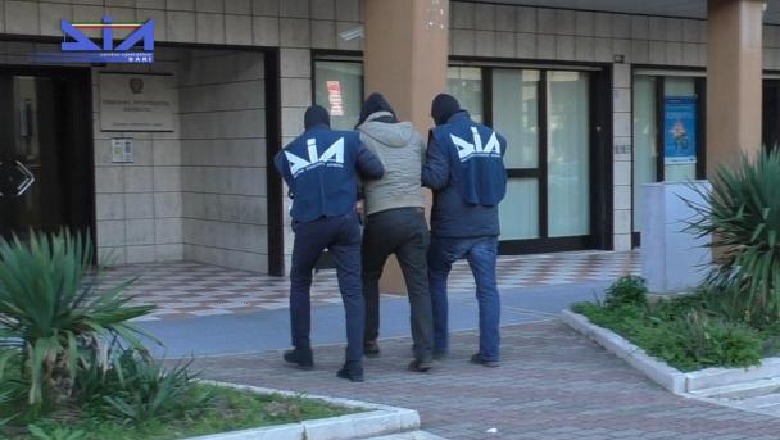 Kurthi për bosin shqiptar të drogës, agjenti u shtir si vajzë shqiptare, i la takim, por ra në pranga 
