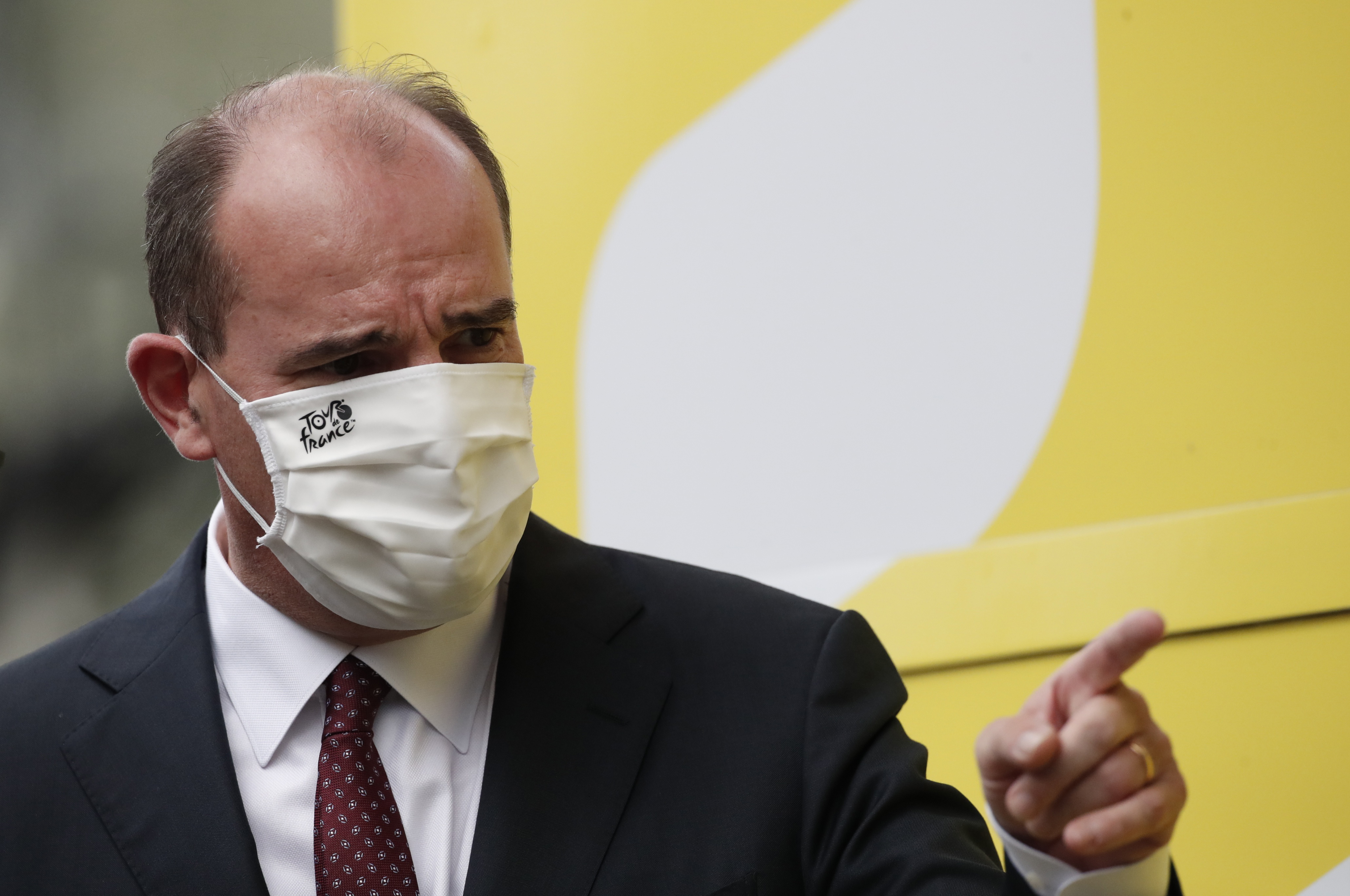 Kryeministri i Francës do të testohet për koronavirus pas kontaktit në “Tour de France”