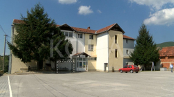 Banorët e Karaçevës së Poshtme kundërshtojnë vendimin për mbylljen e shkollës