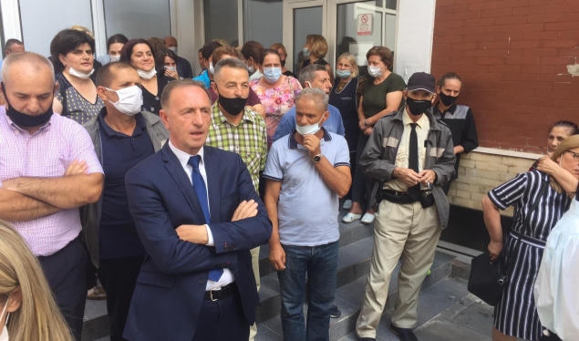 Protestojnë punëtorët teknikë dhe të sigurimit 