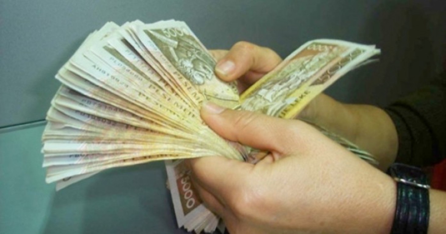 Leku forcohet kundrejt euros, humbet terren në raport me dollarin