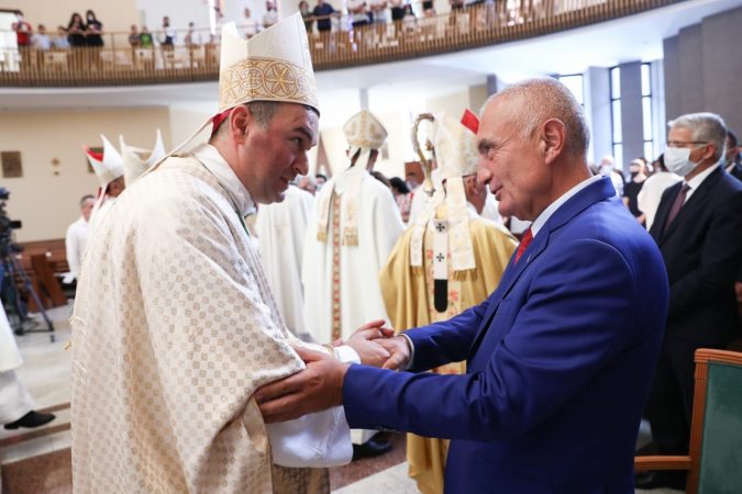 Shugurohet Imzot Arjan Dodaj si Ipeshkëv Ndihmës i Tiranë-Durrësit