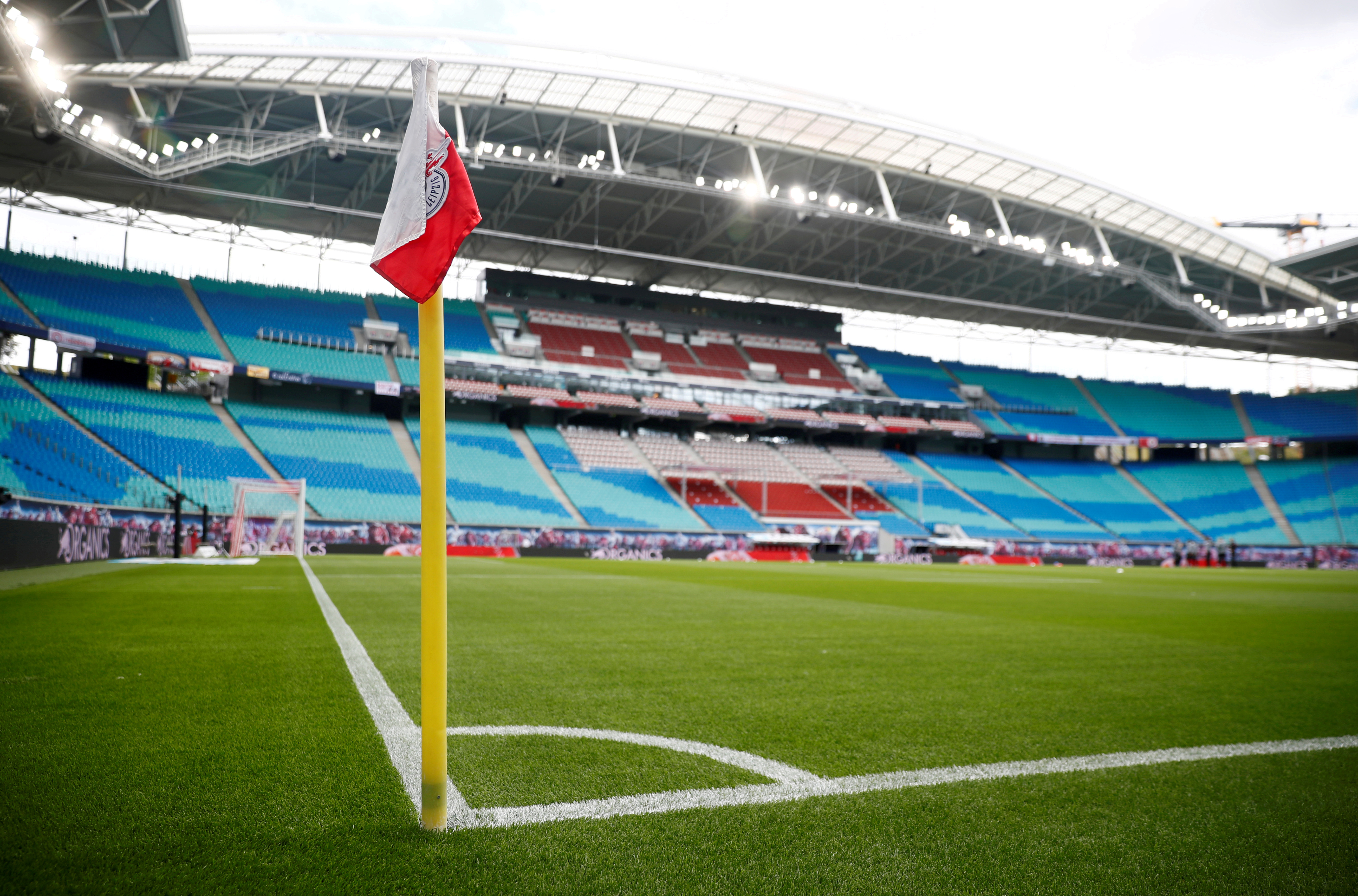 Bundesliga fillon pa shikues, pas rasteve të reja me koronavirus