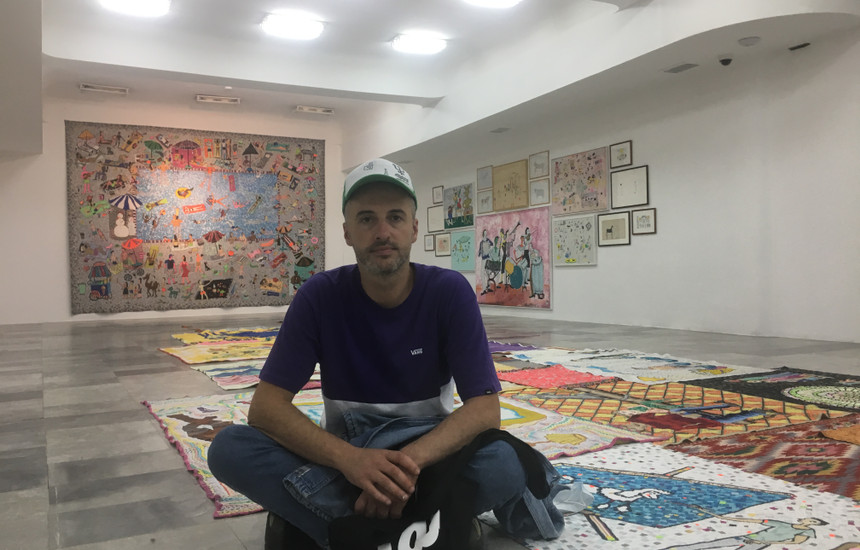 Jakup Ferri: “Më kanë lodhur ekspozitat profesionale. Nganjëherë njeriu merr kurator vetëm nëse ka një interes nga ai. Njerëzit duhet të fokusohen në punë, jo në pallavra si ‘artist i njohur’ e gjëra të tjera…”