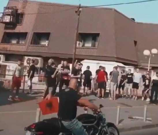 Ndalohen 16 persona të grupit të tifozëve “Komiti” për fyerje ndaj shqiptarëve