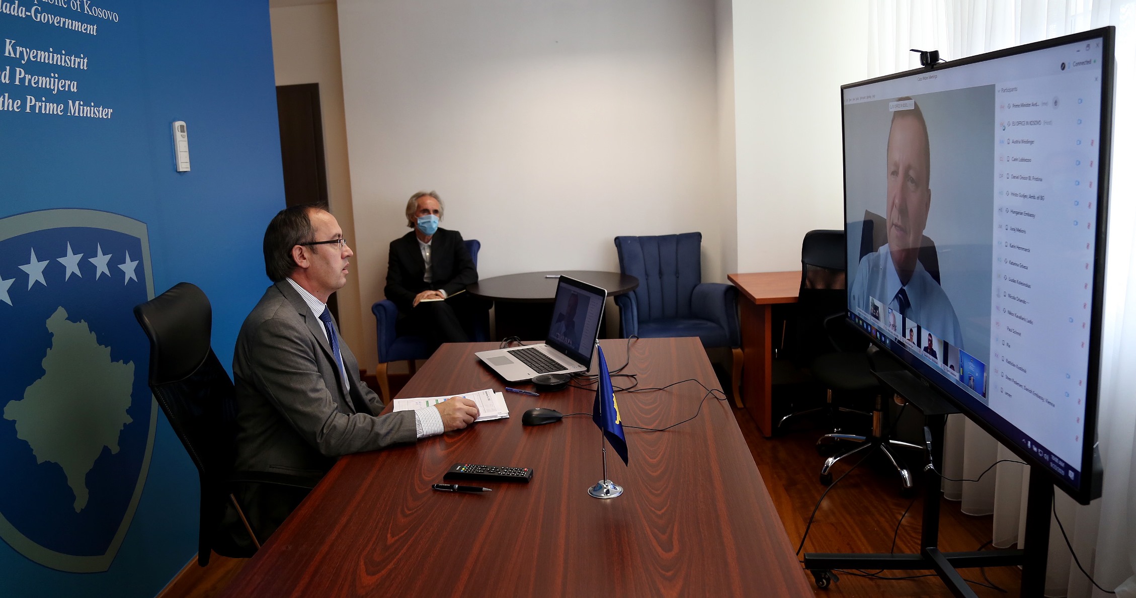 Hoti zhvillon bisedë virtuale me ambasadorët e BE-së, i njofton për dialogun Kosovë – Serbi