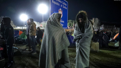 Migrantët vendosin tenda në Serbi në pritje për të hyrë në shtetet e BE-së